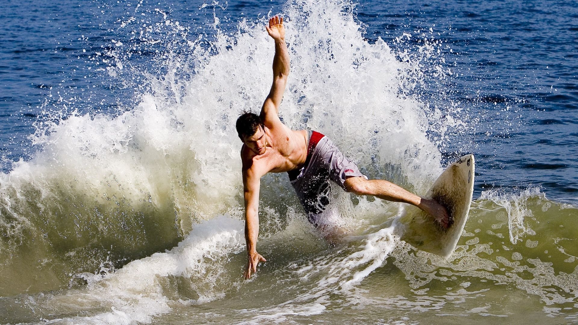 王楚钦小组赛全胜强势晋级淘汰赛，王楚钦的比赛视频2020