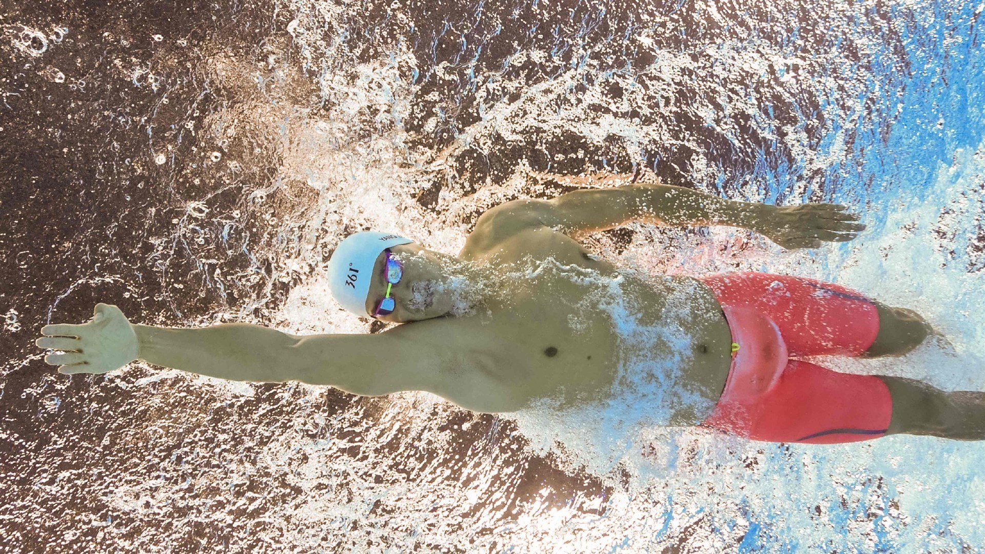 广东男篮现场高压：赵睿变“训导主任”？